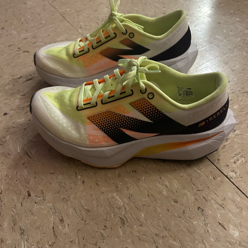 Women’s New Balance Fuel Cell Rebel
